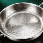 Titanpfanne mit Doppelgriff 30 cm – handgehämmert