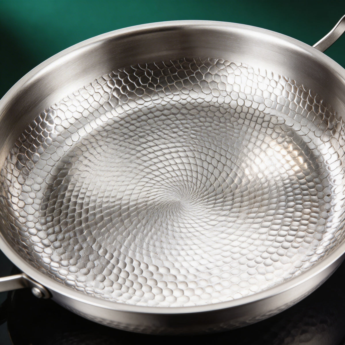 Titanpfanne mit Doppelgriff 30 cm – handgehämmert