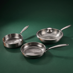 Handgehämmertes Titan-Pfannenset – 3-teilig + Deckel