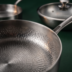 Handgehämmertes Titan-Pfannenset – 3-teilig + Deckel