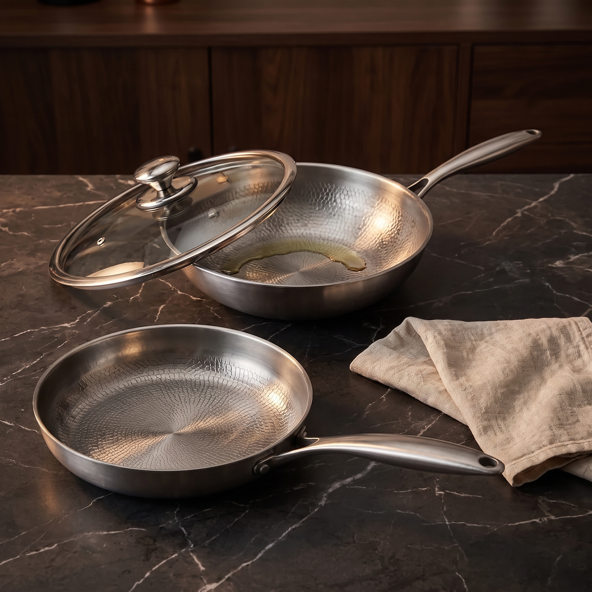 Handgehämmertes Titan-Pfannenset – 3-teilig + Deckel